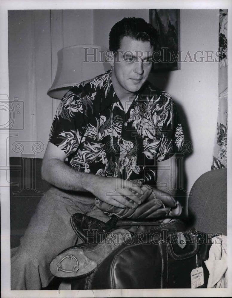 1952 Outfielder Dick Wakefielder released by NY Giants - Historic Images