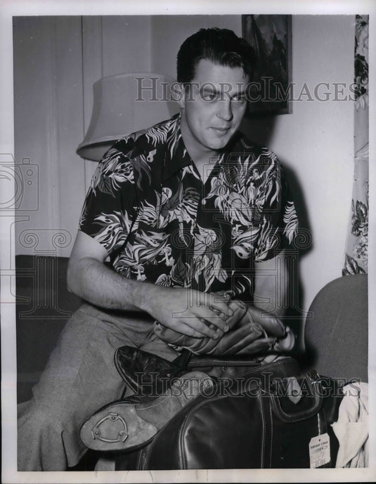1952 Outfielder Dick Wakefielder released by NY Giants - Historic Images