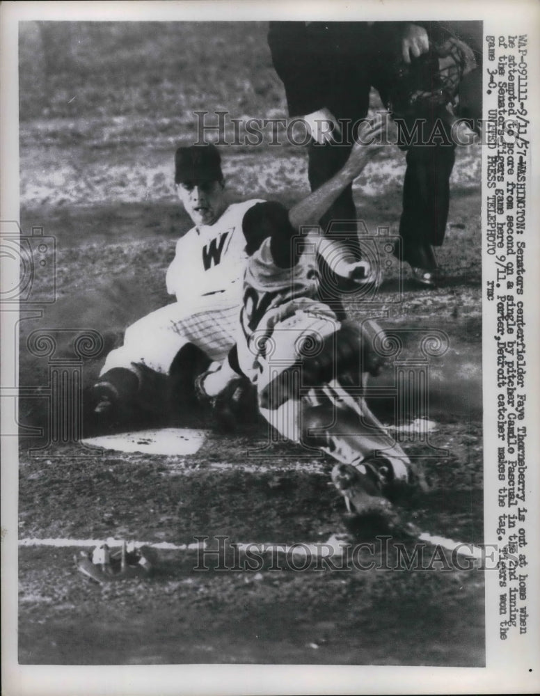 1957 Press Photo Senators Centerfielder Faye Thorneberry Camilo Pascual Tigers G-Historic Images