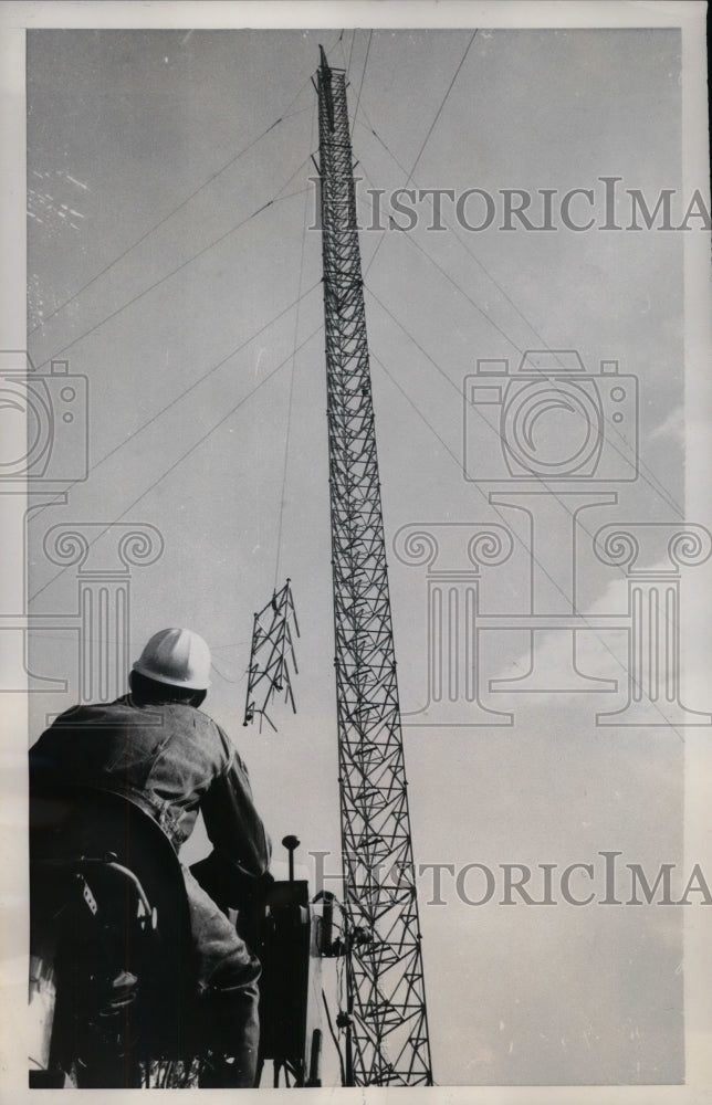 1958 A TV tower being erected in Nashville, Tenn. - Historic Images