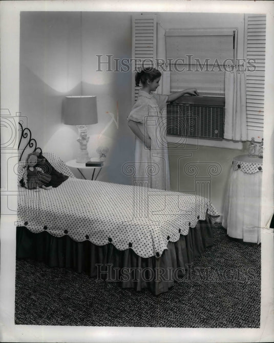 1958 Press Photo A new room air conditioner being demonstrated - nea19323 - Historic Images