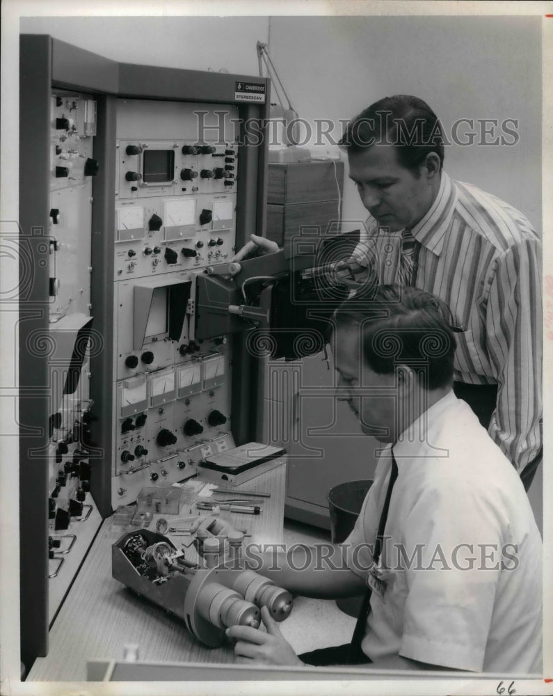 1970 Physicist Peter Mee inserts specimen stub electron miscroscope - Historic Images
