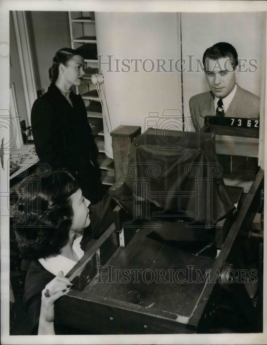 1946 Press Photo Passport Studio in Ten minutes in South American Country. - Historic Images