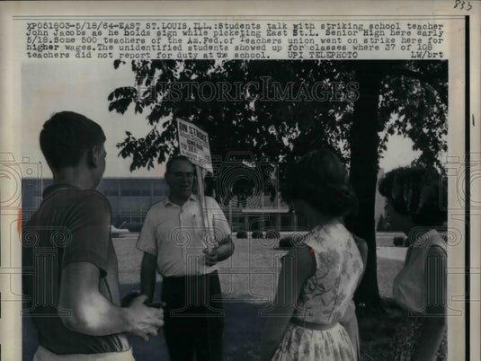 1964 American Fed of Teachers Union talked with Student of St.Louis. - Historic Images