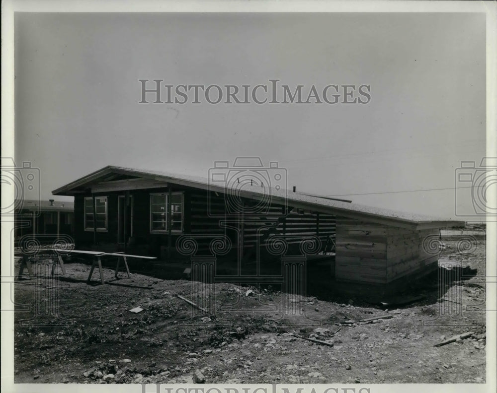 1954 Press Photo W.H. Bullard home with roof overhang for additional shading-Historic Images