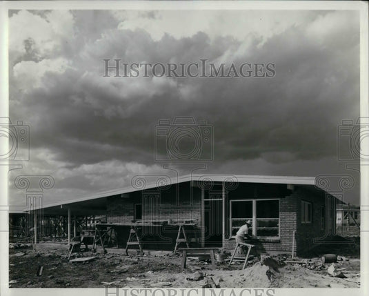 1954 Press Photo Home in Air Conditioned Village with roof overhang for shading - Historic Images