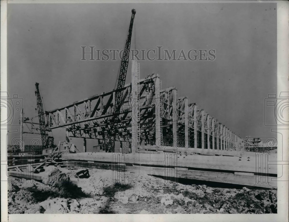 1944 Press Photo Construction of US Factory Building - nea19922 - Historic Images