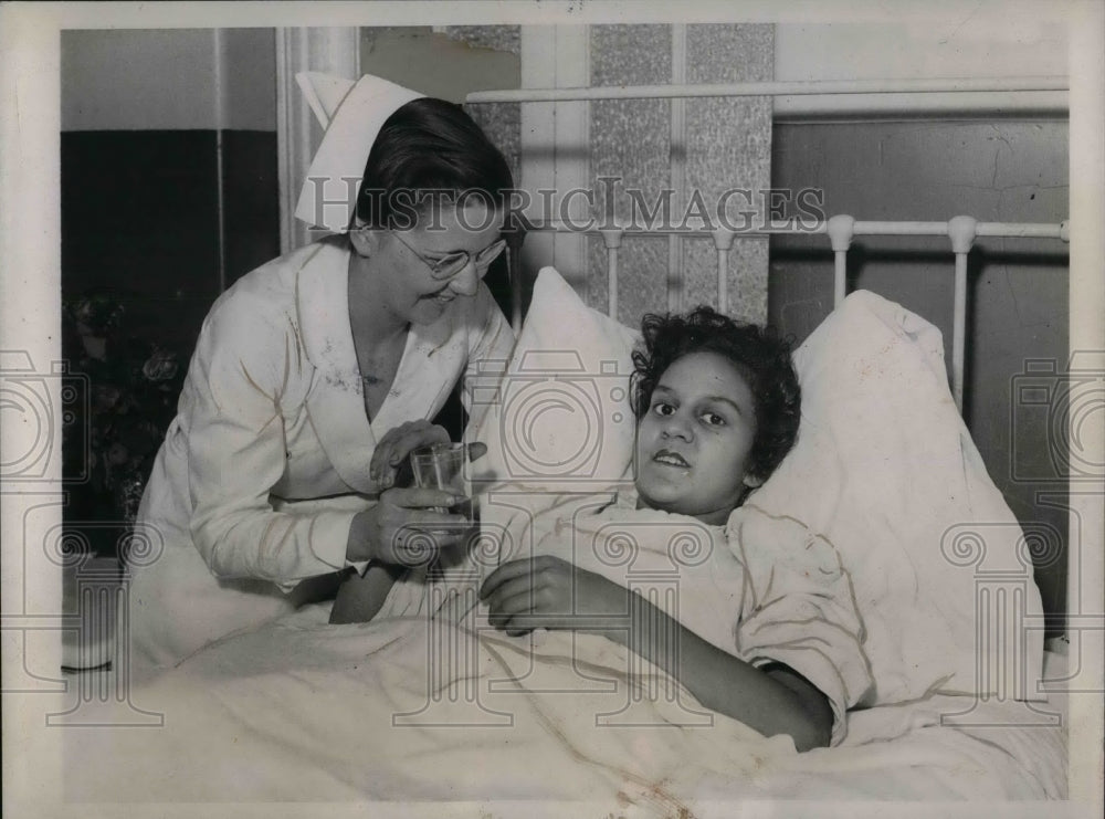 1935 Nurse with Girl Hurt Knee in Fall  - Historic Images