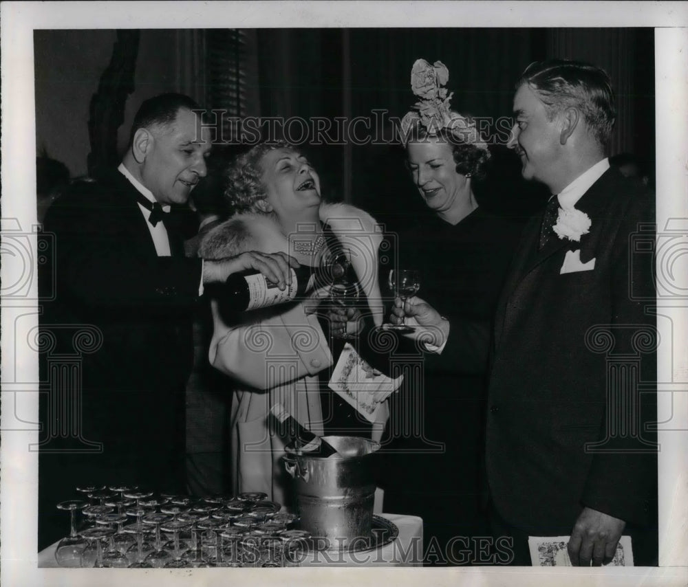 1948 Press Photo Otto Stadler, Mrs. Jeanne Owen , Mrs. Lucia Ryan and Eugene-Historic Images
