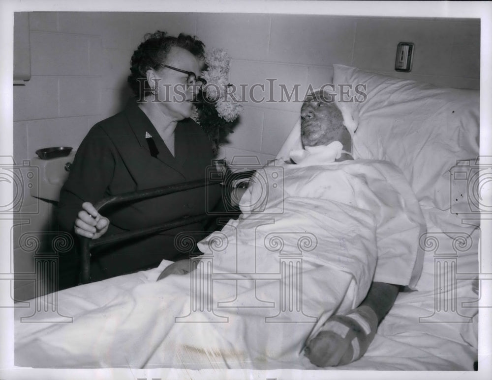 1959 Press Photo Walter Story, Victim of Plane Crash Died But Doctor Saved Him - Historic Images