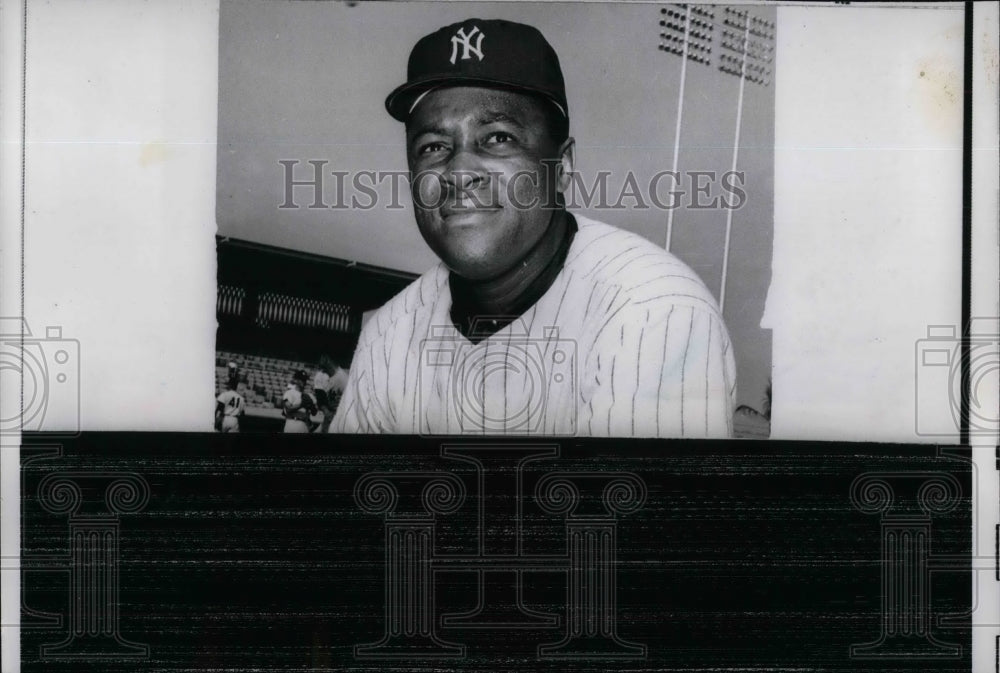 1967 Press Photo NY Yankee catcher, Elston Howard traded to Red Sox - nea20108 - Historic Images