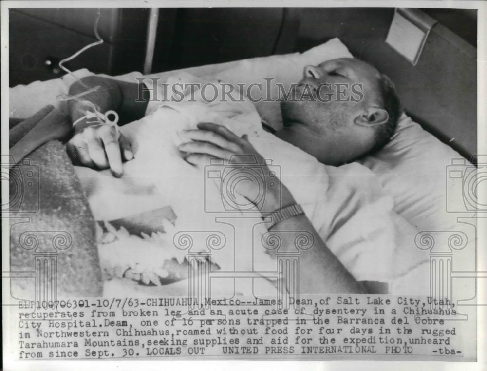 1963 Press Photo James Dean in hospital after rescue in Chihauhua, Mexico-Historic Images