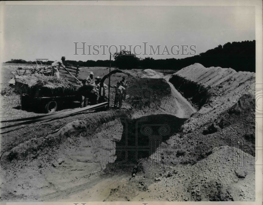 1939 Tx farmer Lyle Doyle dis trench silo to store animal feed - Historic Images