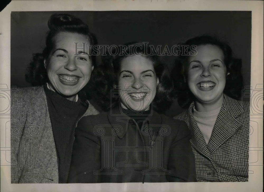 1941 Press Photo Paloma Quijano, Muria Delmar, Maria Delmar, on "Magallanes" - Historic Images