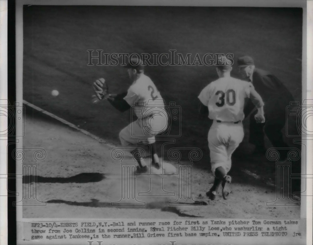 1958 Yankees Pitcher Tom Gorman and Bill Grieve run in fist base. - Historic Images