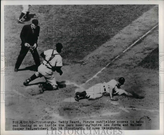 1950 Press Photo Pirates Outfielder Teddy Beard Scoring-Historic Images