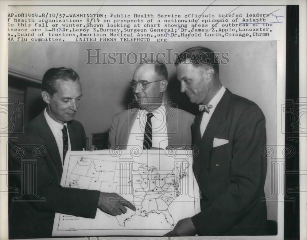 1957 Public healt officials & map of Asiatic flu spread  - Historic Images
