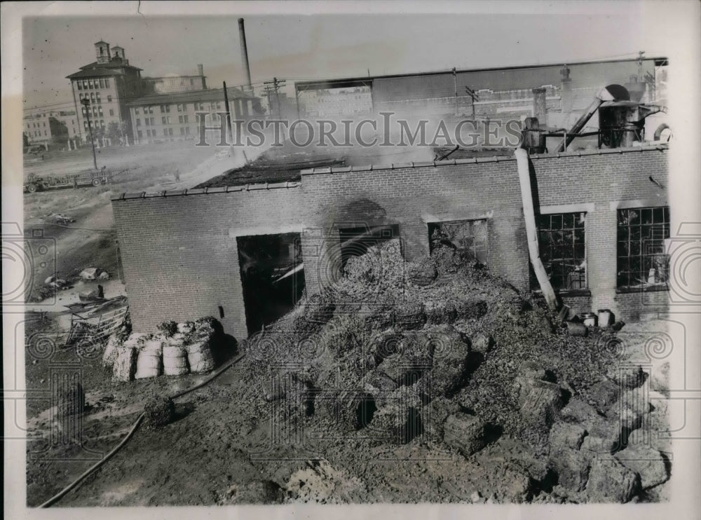 1938 Press Photo fire at Carving Bottling Co.plant in New York - nea20784 - Historic Images