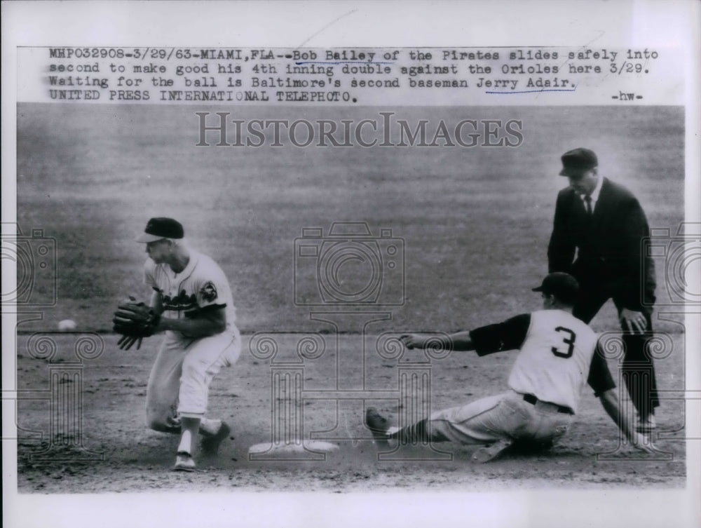 1963 Press Photo Bob Bailey of Pittsburgh Pirates Jerry Adair-Historic Images