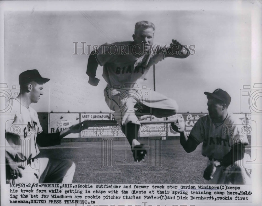 1954 Press Photo Giants Rookie Outfielder Gordon Windhorn Also Former Track Star - Historic Images