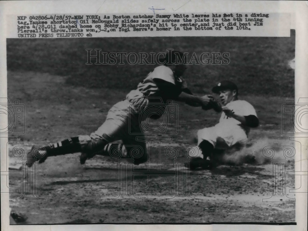 1957 Press Photo Boston Catcher Sammy White Goes To Tag Yankee McDougald - Historic Images