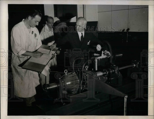 1943 Bill Eve & Fred Otten with new De Palma gear train - Historic Images