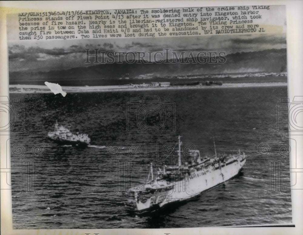 1966 Press Photo Ship &quot;Viking Princess&quot; at Kingston Harbor as it smolders - Historic Images