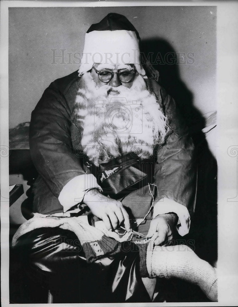 1960 Santa Equips Himself with Electric Socks in Detroit, MI - Historic Images