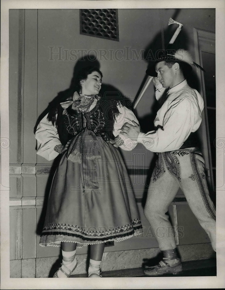 1939 Zofia Cabala dances Gorals,a bandit group dance w/ cast member - Historic Images