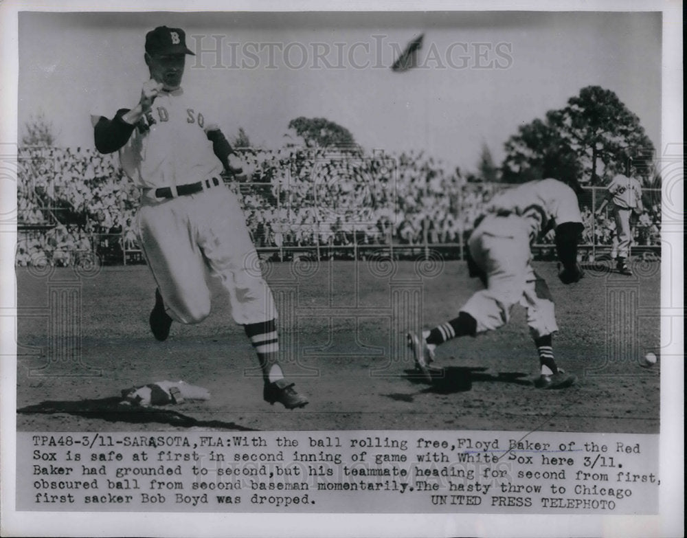 1954 Press Photo Red Sox Floyd Baker Safe After White Sox Boyd Drops Ball - Historic Images