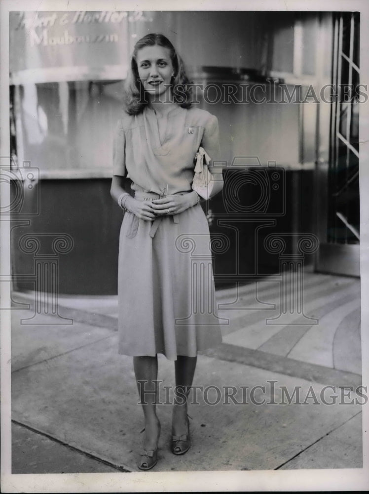 1944 Press Photo Miss Nancy Sullivan at Palm Beach, Florida - nea21728 - Historic Images