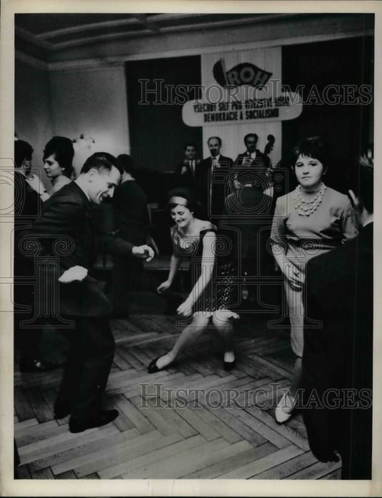 1964 Marianske Lazne Czechoslovakia wintor resort Perform the Twist - Historic Images