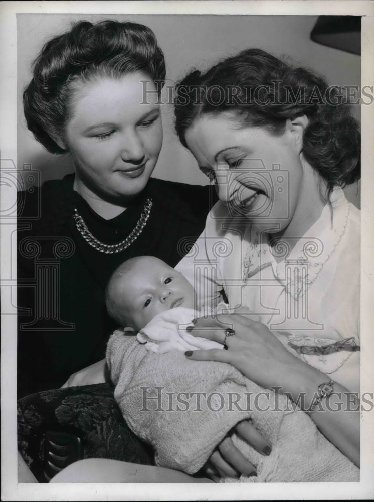 1943 Mrs. Irene Wells, Mrs. Neta Peterson baby Robert Dale Peterson - Historic Images