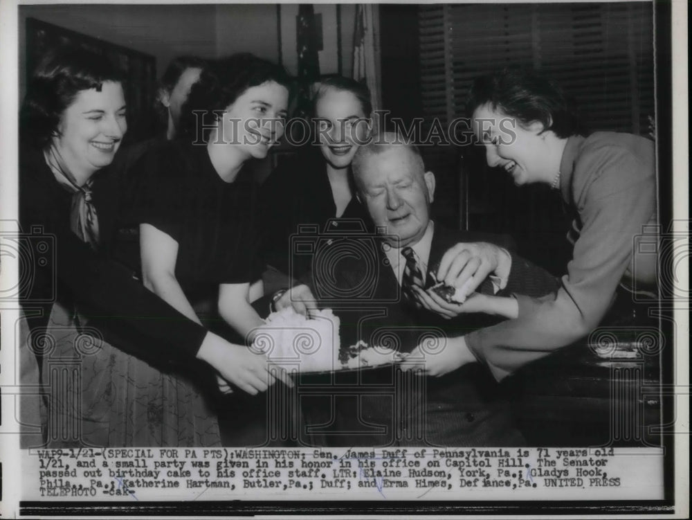 1954 Press Photo Sen.James Duff of Pa., celebrated his birthday with his staff. - Historic Images