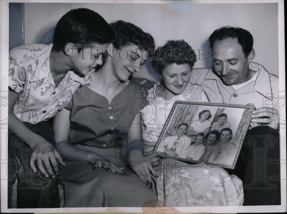 1953 Press Photo Robert, Laverne, Lillian Dein &amp; Peter George Dein Sr. - Historic Images