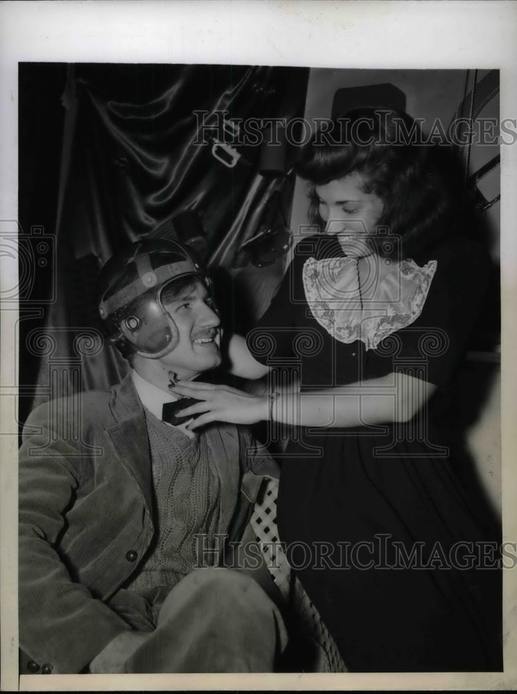 1943 Press Photo Bob Anderson w/ Mary Louise Ward at the Architects&#39; League - Historic Images