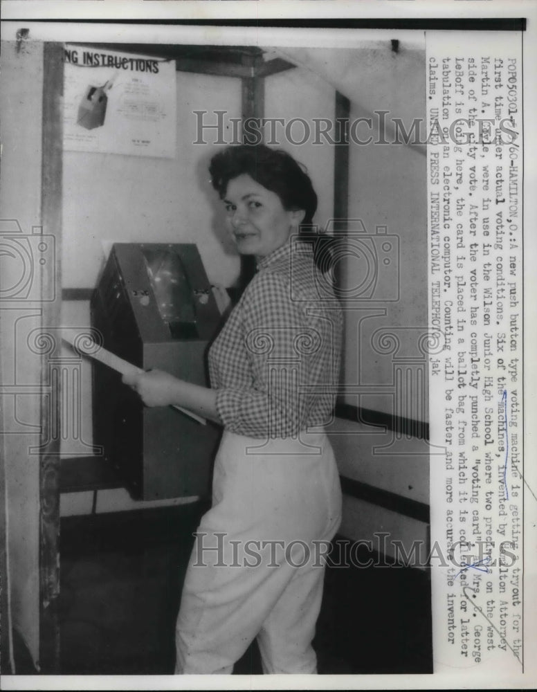 1960 Press Photo Mrs. C. George Leboff Casting Vote On Voting Machine - Historic Images
