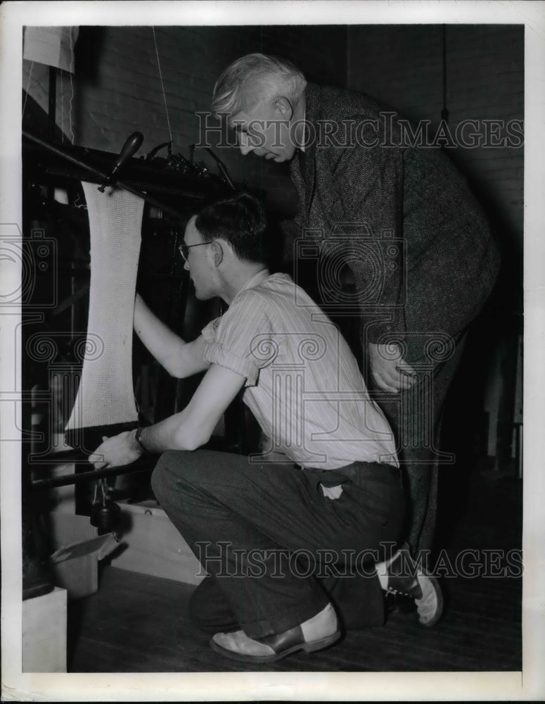 1942 Press Photo Professor John B. Stearns &amp; Student Paul Jones Jr. Of Boston - Historic Images
