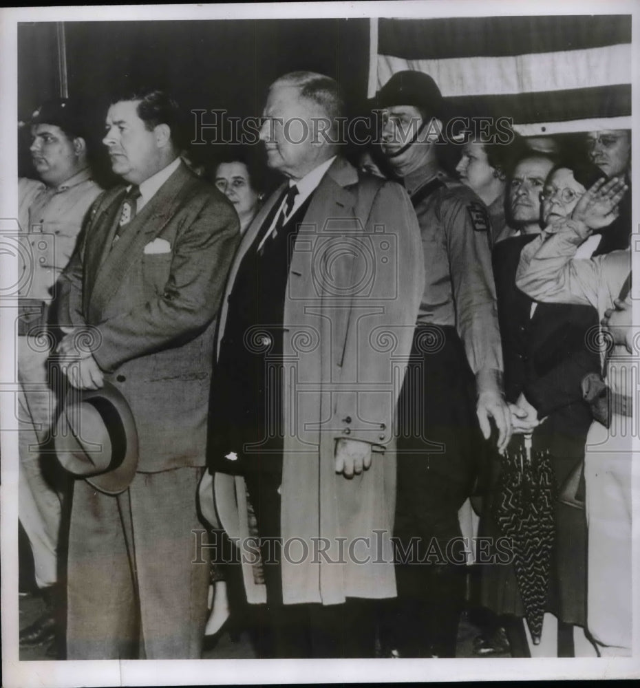 1950 Press Photo Gov. James Duff of Pa. looked tragic Troop Train wreck in Ohio.-Historic Images