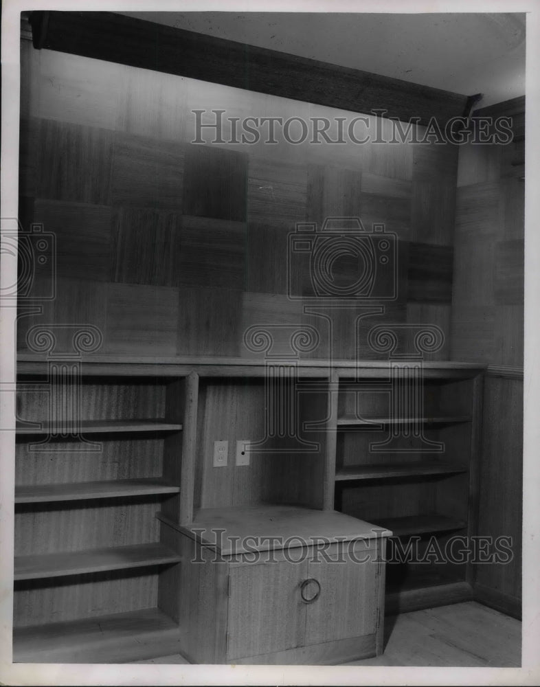 1953 Bookshelves  - Historic Images