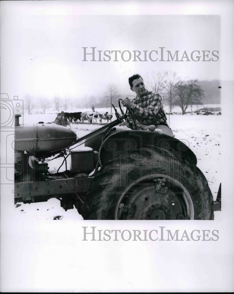 Press Photo Actor Chet Huntley in &quot;The Land&quot; - Historic Images