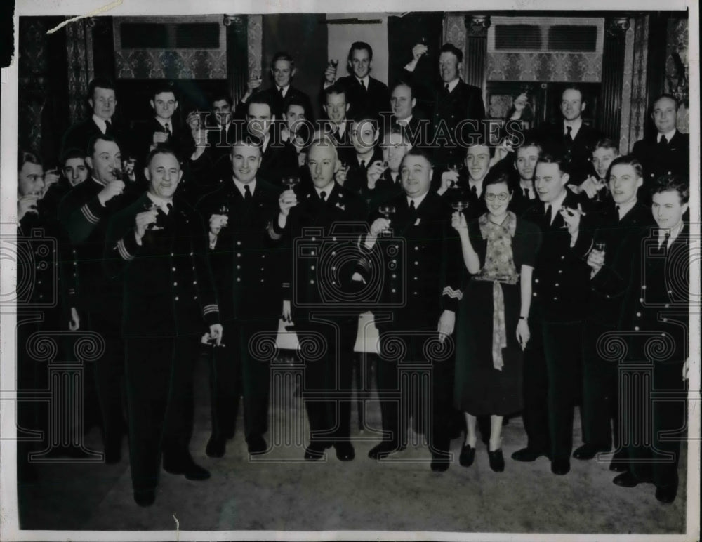 1938 Press Photo Dutch Ship officers toast their new Princess Julianna Holland-Historic Images