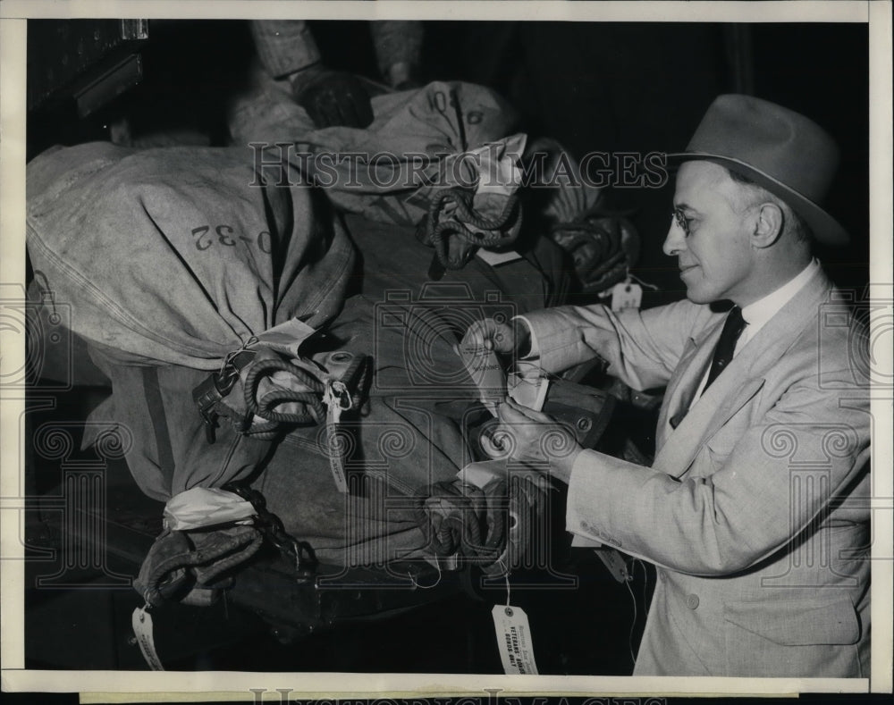 1936 Press Photo $16 Million Dollars in Veterans Bonds Arrive in San Francisco - Historic Images