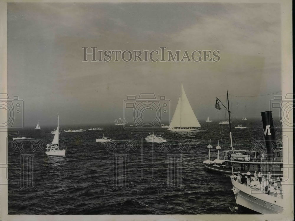 1937 Ranger surrounded by Spectator Fleet after finish of race - Historic Images