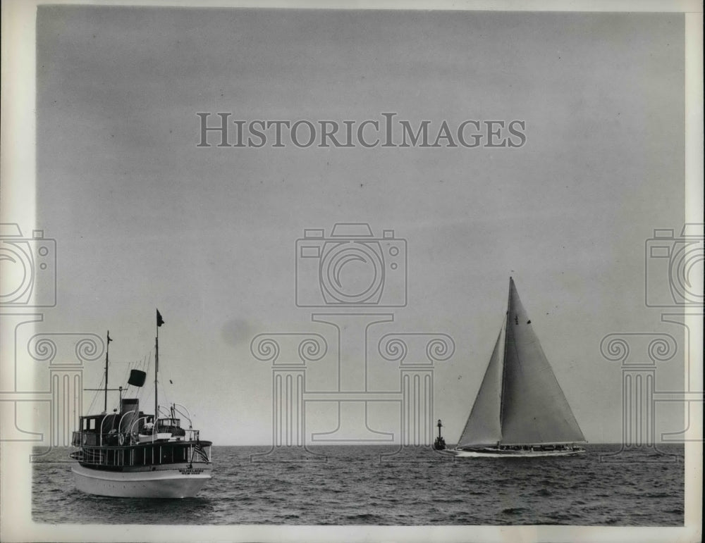 1937 Press Photo The Yankee Crosses Finish Line In Thirty Mile Race - nea22709-Historic Images