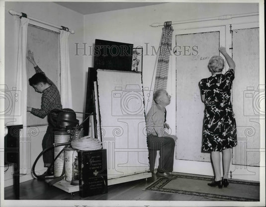 1942 Press Photo Mr. and Mrs. Frank Terramorse, son, Drew, 12, suit for wartime - Historic Images