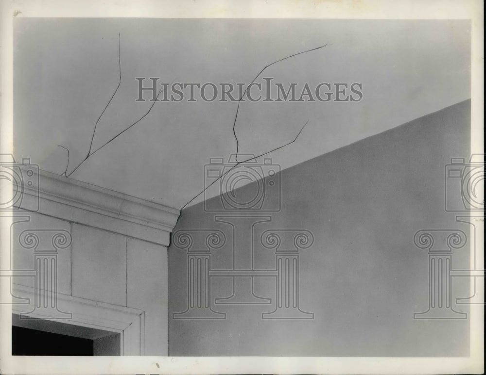 1962 Press Photo Cracks in Ceiling - nea22901-Historic Images