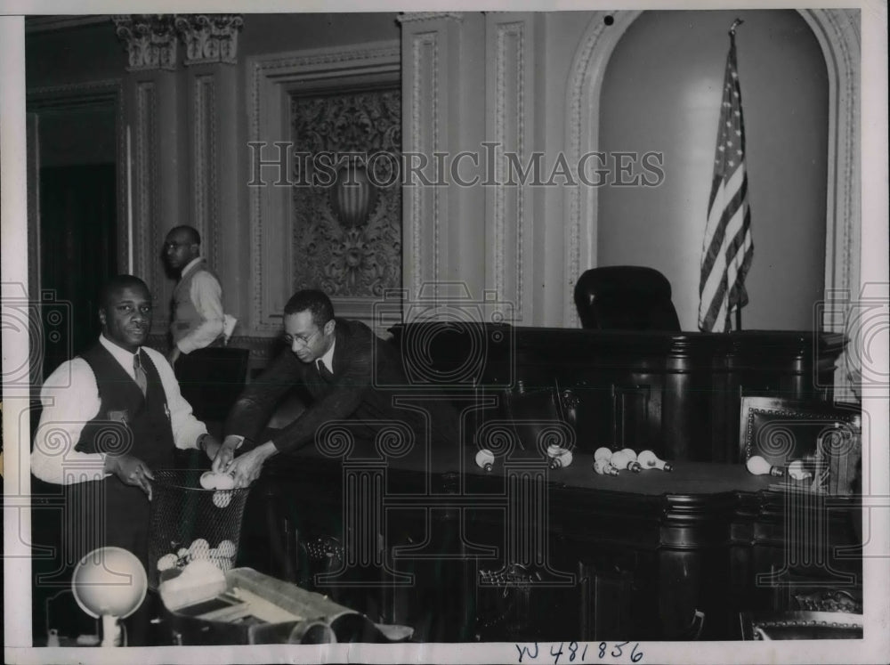 1938 Press Photo Washington Newspaper Cameraman Inside Senate Chamber - Historic Images