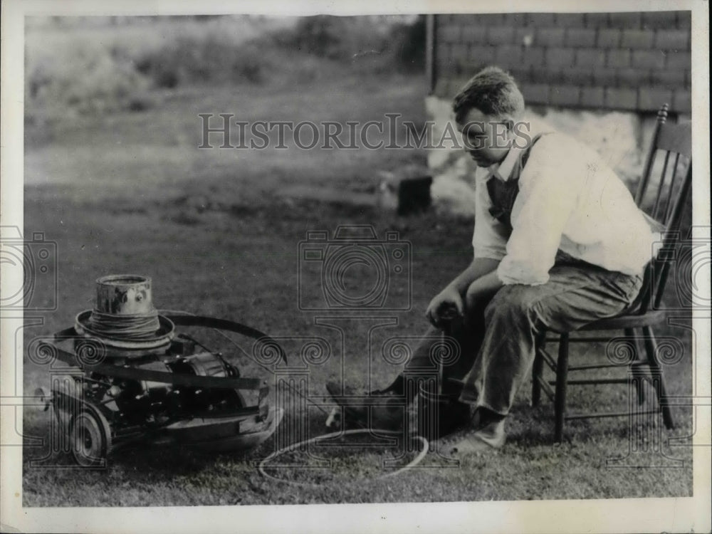 1938 Press Photo Alvin Lodge Looking for a Way to Sit Down & Mow - nea23061 - Historic Images