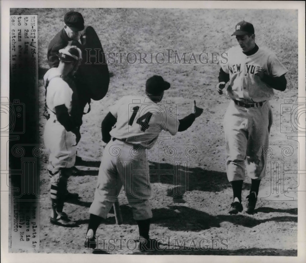 1951 Press Photo New York Yankees Pitcher Tommy Byrne &amp; Bobby Brown - nea23116 - Historic Images